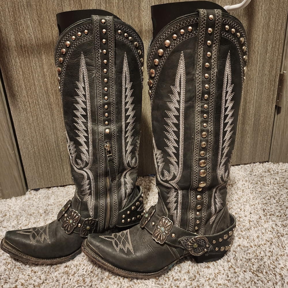 Gorgeous Lane Turquoise Studded Cowboy Boots